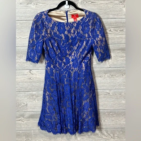 Monique Lhuillier Half Sleeve Bateau Neckline Fit and Flare Lace Dress. Lined - Picture 3 of 10